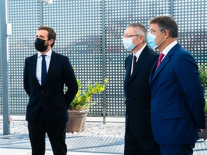 Pablo Casado, el miércoles, con los exministros José María Michavila, Ángel Acebes, Alberto Ruiz-Gallardón y Rafael Catalá.