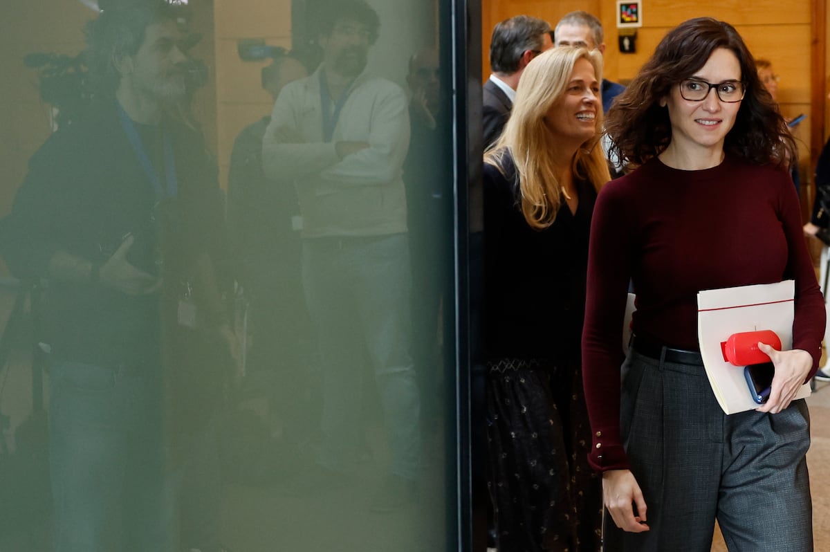 Ayuso recorta en 246 millones los fondos previstos para Ciencia y sube insuficientemente los de universidades