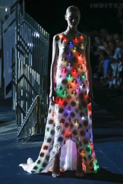 Vestido 'Halcón Milenario' que cerró el desfile de Alvarno.