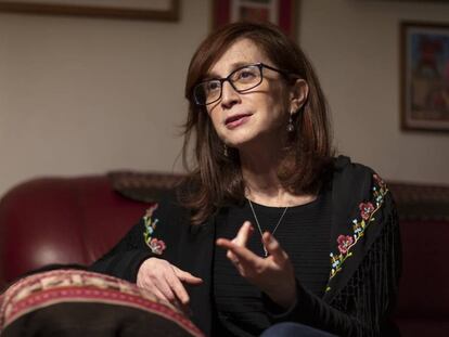 La psicóloga Vinka Jackson en su casa de Santiago, durante la entrevista con EL PAÍS