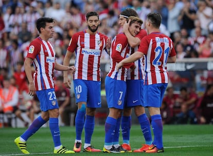 Gait&aacute;n, Carrasco, Griezmann, felicitado por Filipe, y Gameiro 