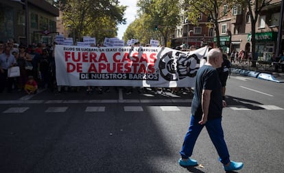 Manifestación contra las casas de apuestas de Madrid en Bravo Murillo el pasado 6 de octubre.