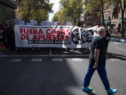 Manifestación contra las casas de apuestas de Madrid en Bravo Murillo el pasado 6 de octubre. 