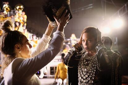 Un momento entre bastidores de la actuación de Beyoncé en Coachella reflejada en 'Homecoming'.