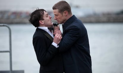 Los actores Robin Lord Taylor y Ben McKenzie, en una imagen de 'Gotham'.