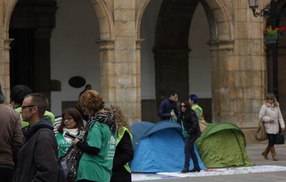 Acampada de la Plataforma de Afectados por la Hipoteca en Castellón.