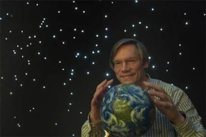 Alan Guth en el planetario de Cosmocaixa (Barcelona).