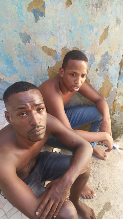 Bruno e Yan em imagem divulgadas nas redes sociais antes de serem assassinados por traficantes.