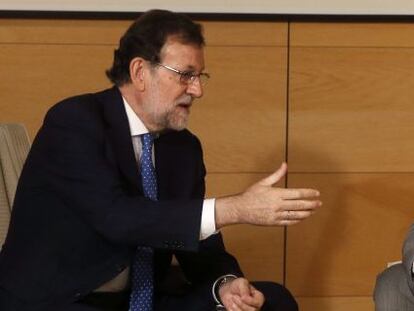 El presidente del Gobierno en funciones, Mariano Rajoy, y el l&iacute;der de Ciudadanos, Albert Rivera.