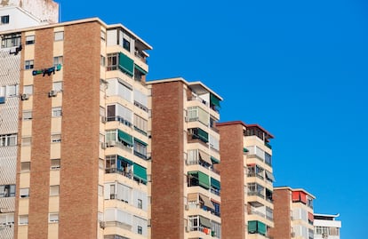 Bloques de pisos de gran altura de ladrillo en España