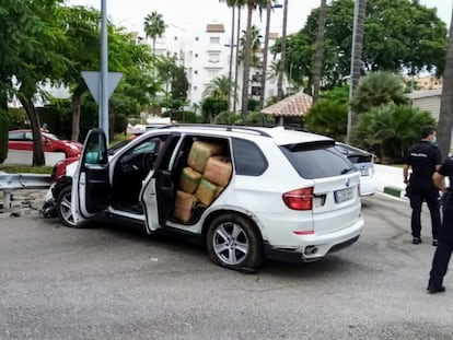 Vehículo cargado con 600 kilogramos de hachís intervenido por la policía tras embestir a otro coche y a un ciclista el pasado septiembre en Estepona.