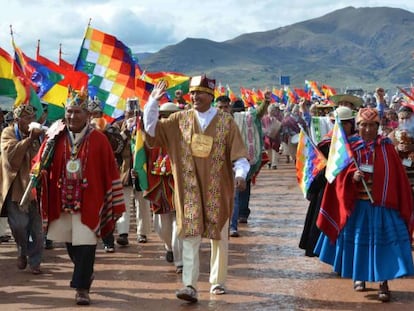 Morales, em posse 'ancestral', com ritos indígenas, na Bolívia.