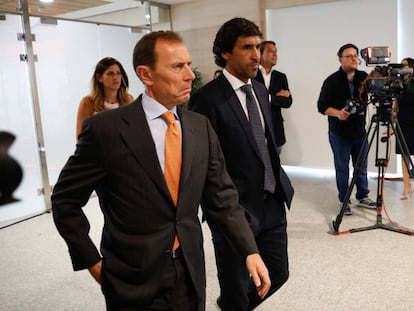 Emilio Butragueño y Raúl, en la presentación de Rodrygo en el Bernabéu.
