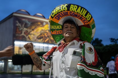 El corredor  Carlos 'Speedy' González se prepara para correr el Maratón.