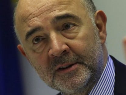 El comisario europeo para Asuntos Econ&oacute;micos y Financieros, Pierre Moscovici, durante una rueda de prensa anteayer en Atenas.