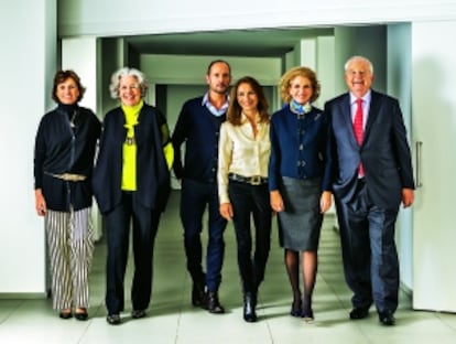 Algunos de los miembros del patronato de la Fundación Jesús del Pozo. De izquierda a derecha, Cristina Marsans, Isabel Yanguas, Josep Font, Ana Belén, Pilar González de Gregorio y Enrique Loewe.