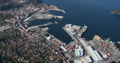 Vista a&eacute;rea del puerto de Mar&iacute;n. En la parte inferior derecha, relleno que la justicia ha declarado ilegal.