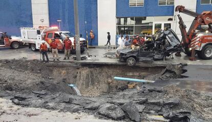 Socavón en Monterrey, al norte de México.