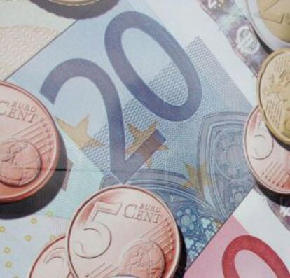 Monedas y billetes de euro.
