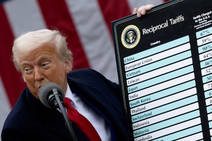 El presidente de Estados Unidos, Donald Trump, pronuncia un discurso sobre los aranceles en el jardín de rosas de la Casa Blanca en Washington D. C., el 2 de abril de 2025