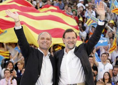 Mariano Rajoy y Francisco Camps en el mitin de Valencia.