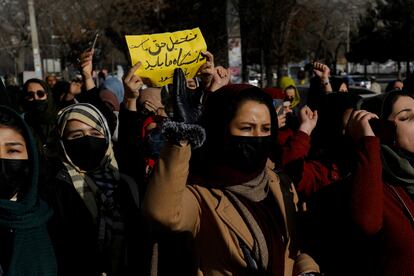 Mujeres licenciadas Afganistan