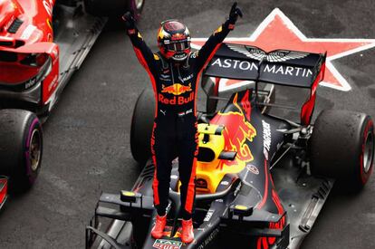 Verstappen celebra su triunfo.