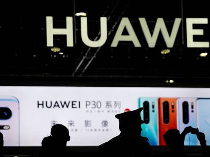 Huawei se une a Samsung y retrasa el lanzamiento de su teléfono plegable