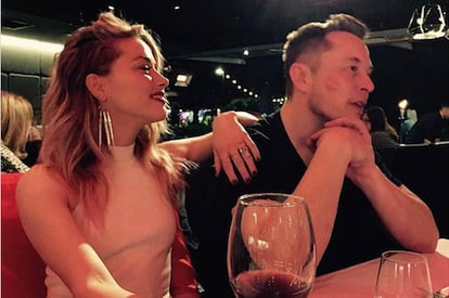 Amber Heard y Elon Musk en una imagen que compartió junto a la actriz en su cuenta de Instagram.