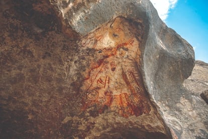 Pintura rupestre con la mano que fue sustraída en La Cueva Pinta de Cuatro Ciénegas, Coahuila.