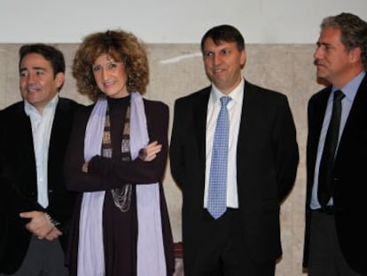 El vicerector de Cultura, Antonio Ari&ntilde;o, con Illueca, Barona, Bosch y Viguer.