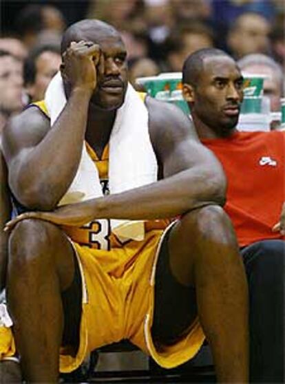 O&#39;Neal y Bryant, durante el partido Lakers-Mavericks.