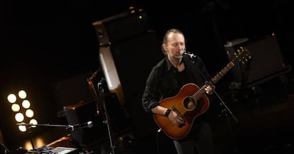 Thom Yorke, líder de Radiohead, durant una actuació a París, el 4 de desembre del 2015.