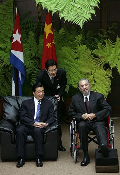 El presidente chino, Hu Jintao, junto a Fidel Castro.