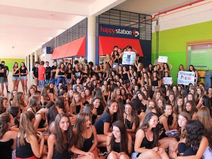 Protesto na escola Colégio Anchieta, de Porto Alegre.