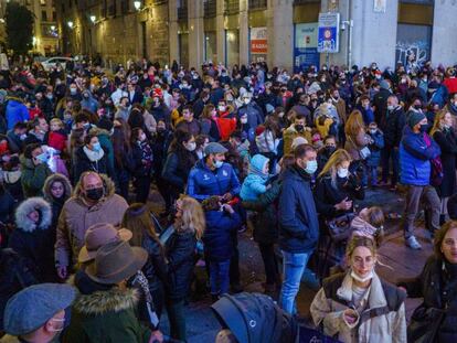 Multitud en el centro de Madrid, este martes durante el puente de la Constitución. 