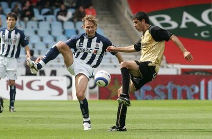 Karpin, en un partido con la Real Sociedad durante su última etapa en el equipo vasco, en 2005