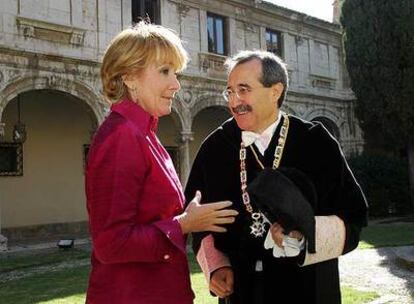 Esperanza Aguirre con Virgilio Zapatero, rector de Alcalá y futuro presidente de los rectores de Madrid.