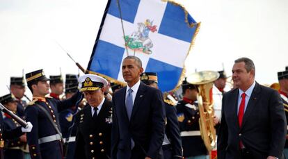 El president Obama amb el ministre de Defensa grec, Panos Kammenos (d), aquest dimarts a Atenes.