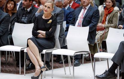 Cristina Cifuentes en la entrega de premios de la Asociación Víctimas del Terrorismo este miércoles en Madrid.