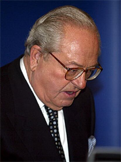 Imagen de Jean-Marie Le Pen, tras conocer los resultados de las elecciones que dan la victoria a Chirac.