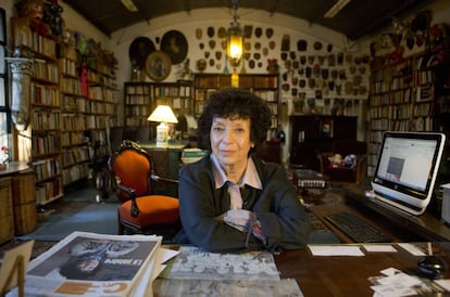 La escritora Luisa Valenzuela, en su casa de Buenos Aires.