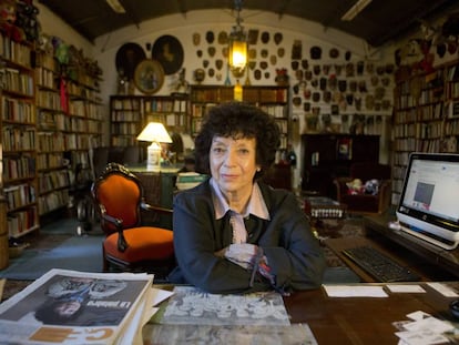 La escritora Luisa Valenzuela, en su casa de Buenos Aires.