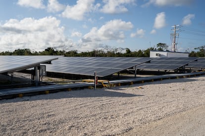 Paneles solares de la planta fotovoltaica en Punta Cana.