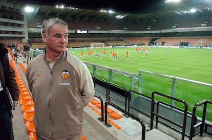 Claudio Rainieri, durante un entrenamiento del Valencia en 2004.