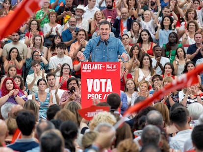 Pedro Sánchez, durante el mitin de cierre de campaña del PSOE, el viernes en Getafe (Madrid).