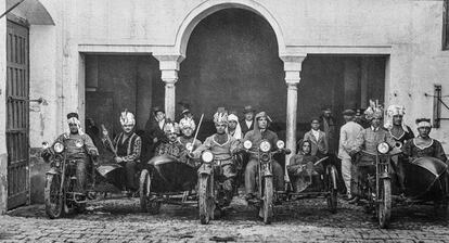 Acompañamiento motorizado de los Reyes Magos en Sevilla en los años veinte.