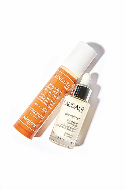 Soin Solaire global anti-âge. Prévention taches de SISLEY (208,50 €) y sérum antimanchas Vinoperfect de CAUDALIE (47 €).