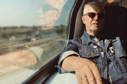 Retrato promocional del música Iain Matthews.