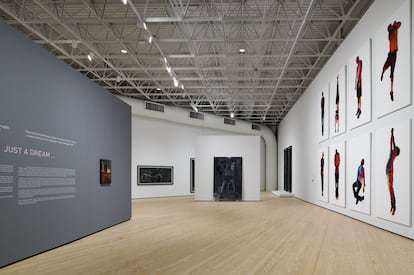 Vista de la instalación de Vincent Valdez: Just a Dream... en el Contemporary Arts Museum Houston, 2024.